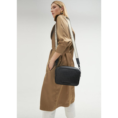 Bandolera grabado monograma efecto piel 