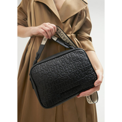 Bandolera grabado monograma efecto piel 