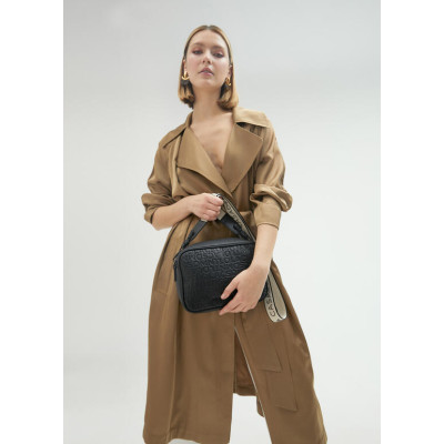 Bandolera grabado monograma efecto piel 