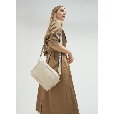 Bandolera grabado monograma efecto piel 