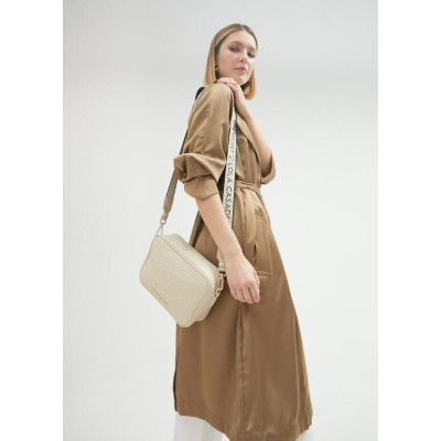 Bandolera grabado monograma efecto piel 