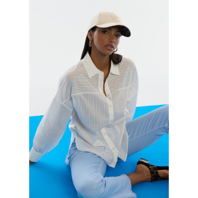 Gorra con logo bordado 